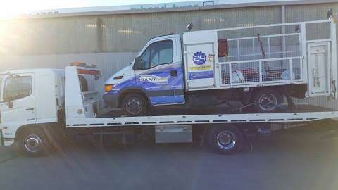Photo: fast and cheap towing Melbourne